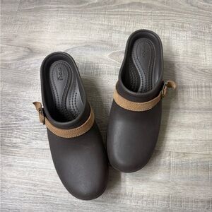 CROCS Sarah Dark Brown Comfort Clogs with Tan Adjustable Strap